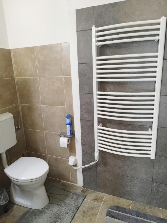 Holling Apartman Fertoboz Экстерьер фото