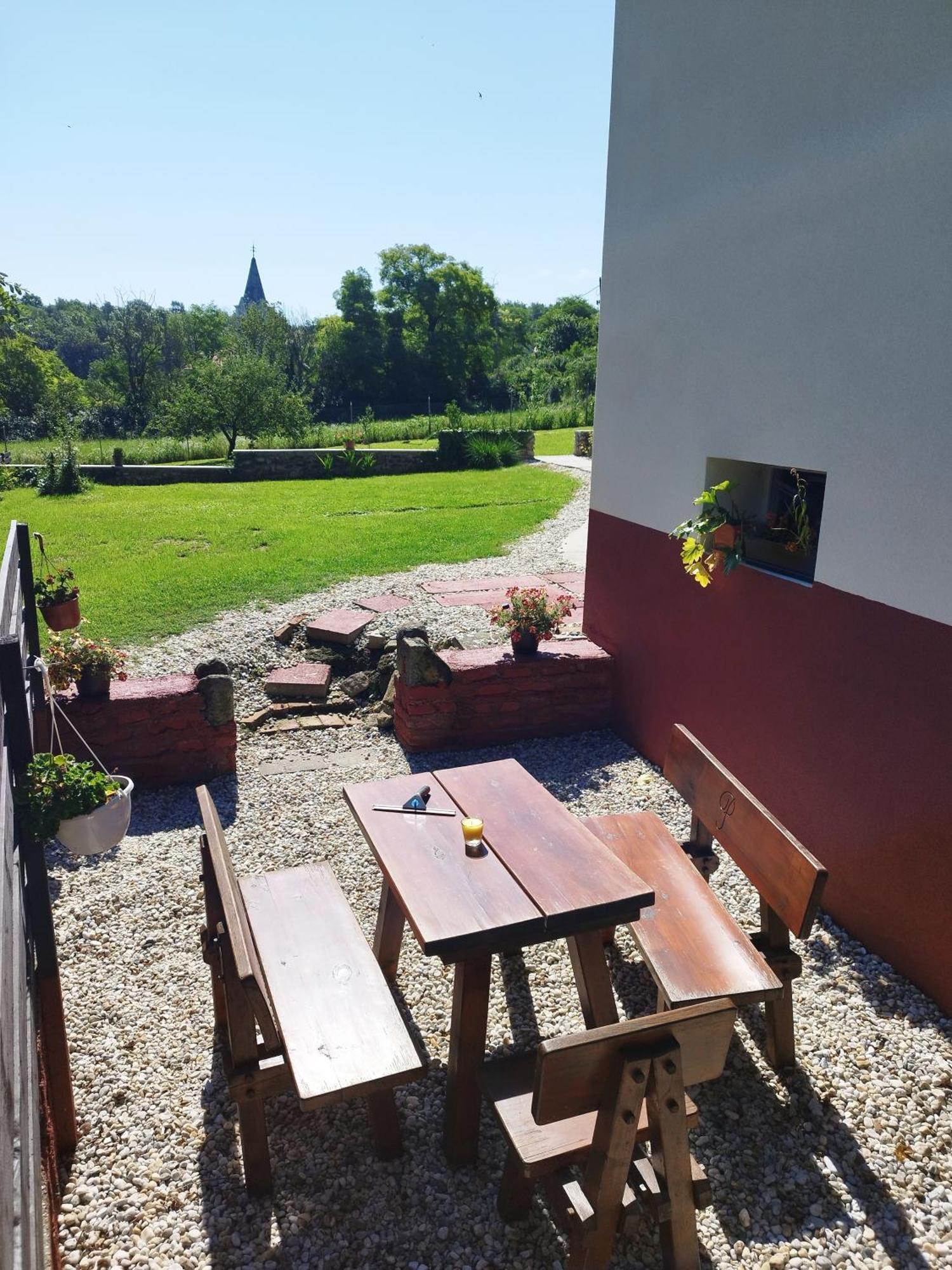 Holling Apartman Fertoboz Экстерьер фото
